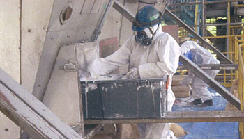 フィルターバグ取替工事の様子